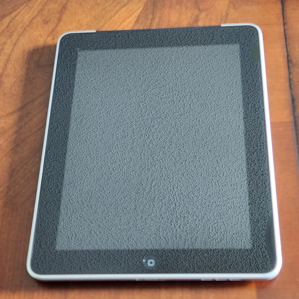 Apple iPad 32GB in Classic Silver For Parts Only